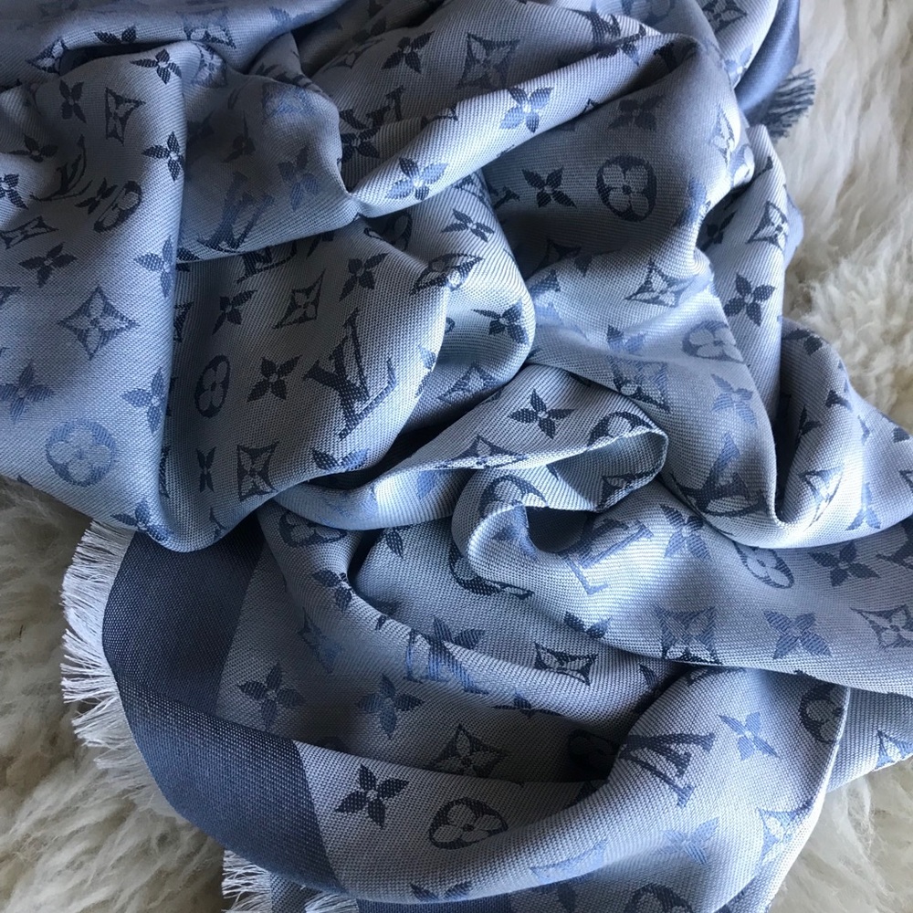 Shawl LV new no box